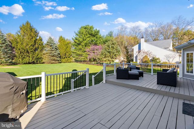 14 HONEYSUCKLE DR, Robbinsville, NJ 08691