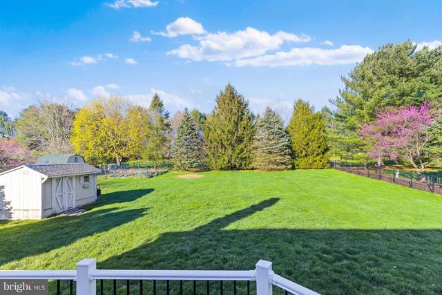 14 HONEYSUCKLE DR, Robbinsville, NJ 08691