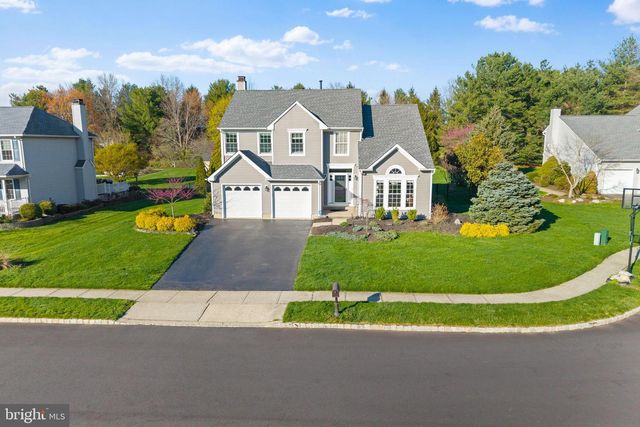 14 HONEYSUCKLE DR, Robbinsville, NJ 08691