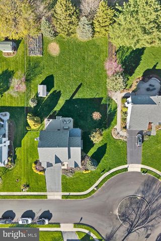 14 HONEYSUCKLE DR, Robbinsville, NJ 08691