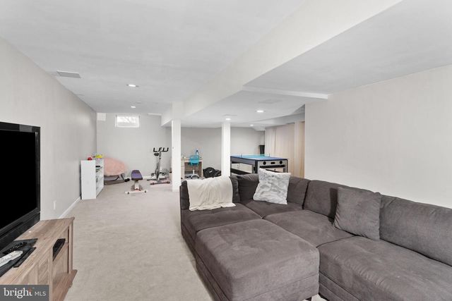 14 HONEYSUCKLE DR, Robbinsville, NJ 08691