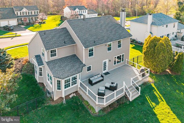 14 HONEYSUCKLE DR, Robbinsville, NJ 08691
