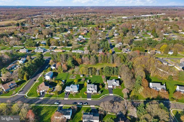 14 HONEYSUCKLE DR, Robbinsville, NJ 08691