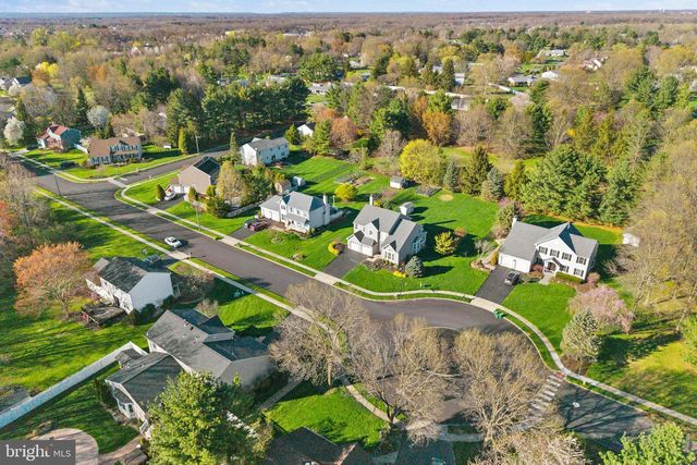 14 HONEYSUCKLE DR, Robbinsville, NJ 08691