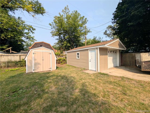 3010 Cheyenne Avenue, Flint, MI 48507