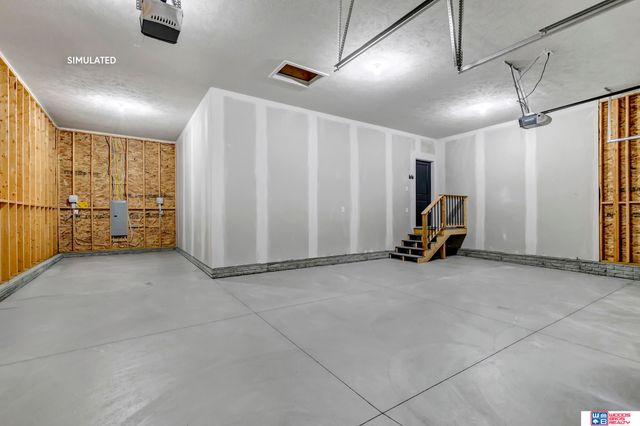 8921 Castle Pine Drive, Lincoln, NE 68516