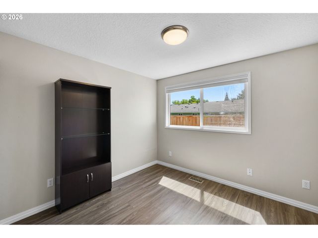 168 Ne 38TH Ave, Hillsboro, OR 97124