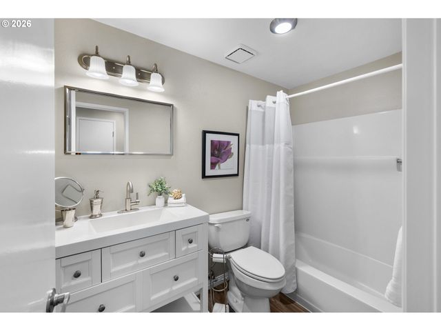 168 Ne 38TH Ave, Hillsboro, OR 97124