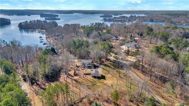 18001 Mallard Bend Road, Seneca, SC 29672