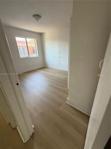 1021 NW 5th St 4, Miami, FL 33128