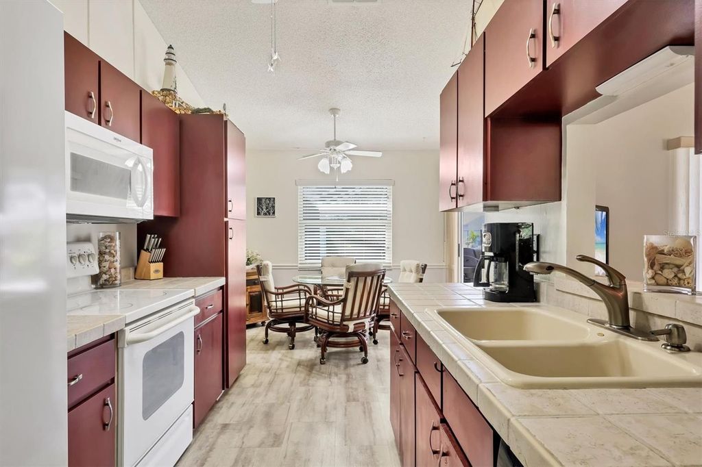 Image 12 of property listing at 5908 GARDEN LAKES MAJESTIC, Bradenton, FL 34203