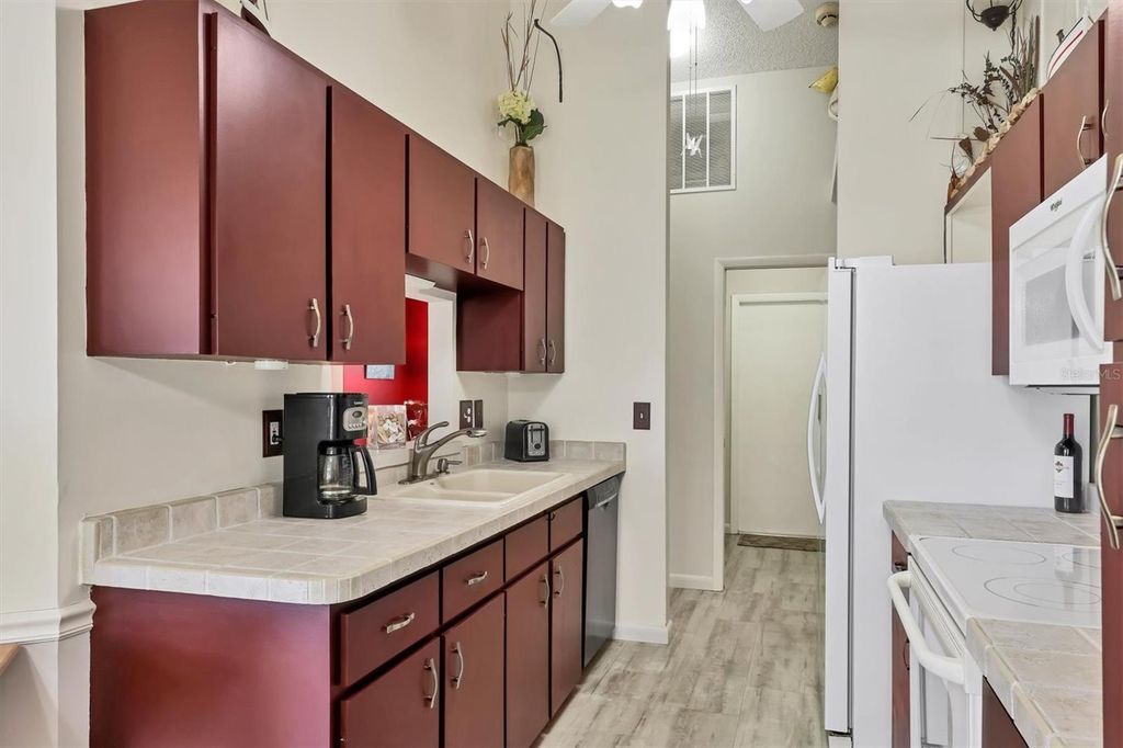 Image 13 of property listing at 5908 GARDEN LAKES MAJESTIC, Bradenton, FL 34203