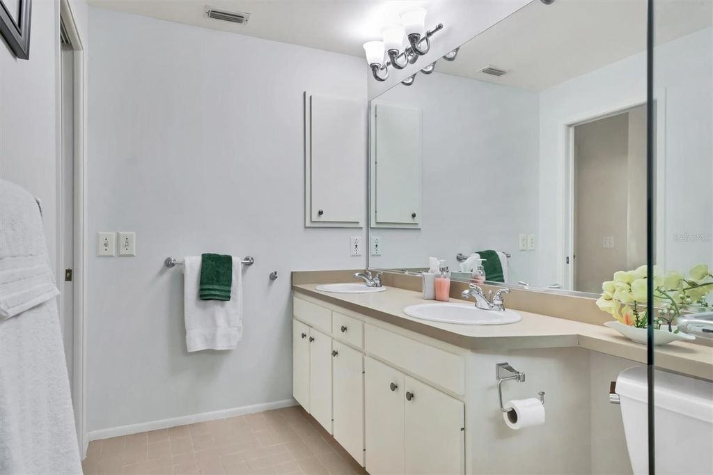 Image 19 of property listing at 5908 GARDEN LAKES MAJESTIC, Bradenton, FL 34203