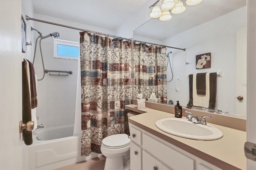 Image 23 of property listing at 5908 GARDEN LAKES MAJESTIC, Bradenton, FL 34203