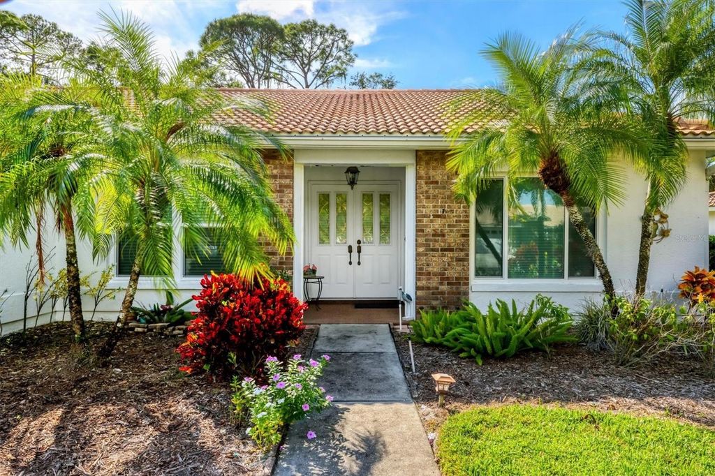 Image 4 of property listing at 5908 GARDEN LAKES MAJESTIC, Bradenton, FL 34203