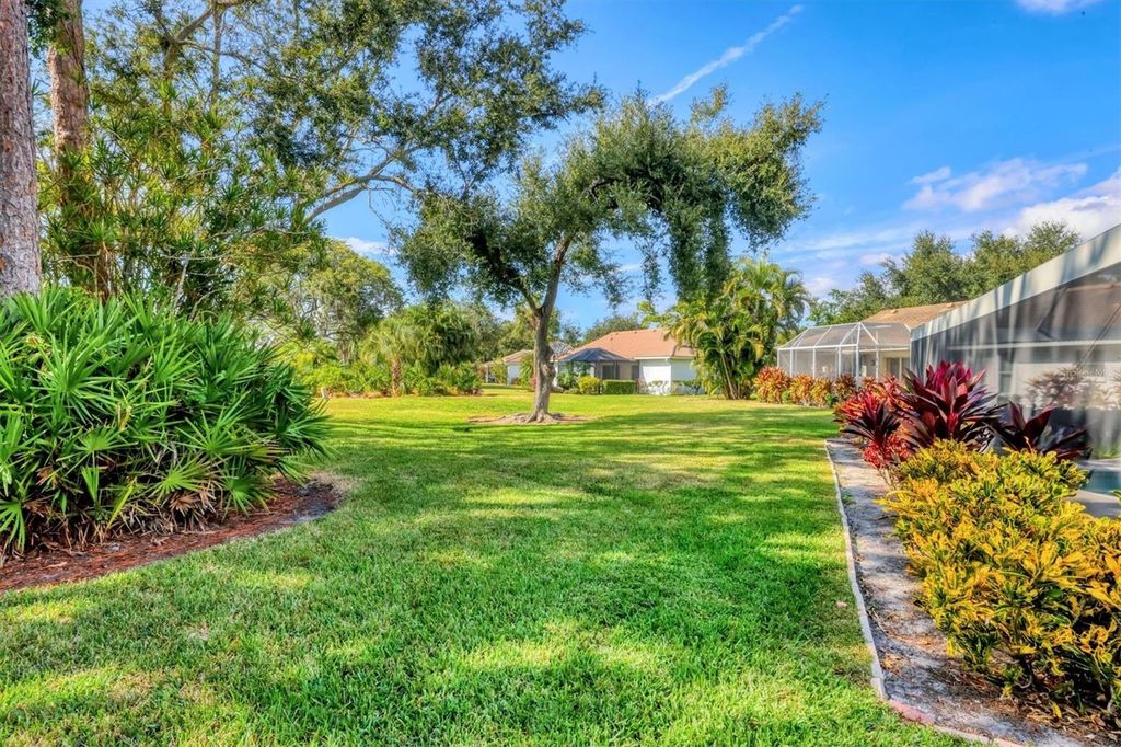 Image 32 of property listing at 5908 GARDEN LAKES MAJESTIC, Bradenton, FL 34203