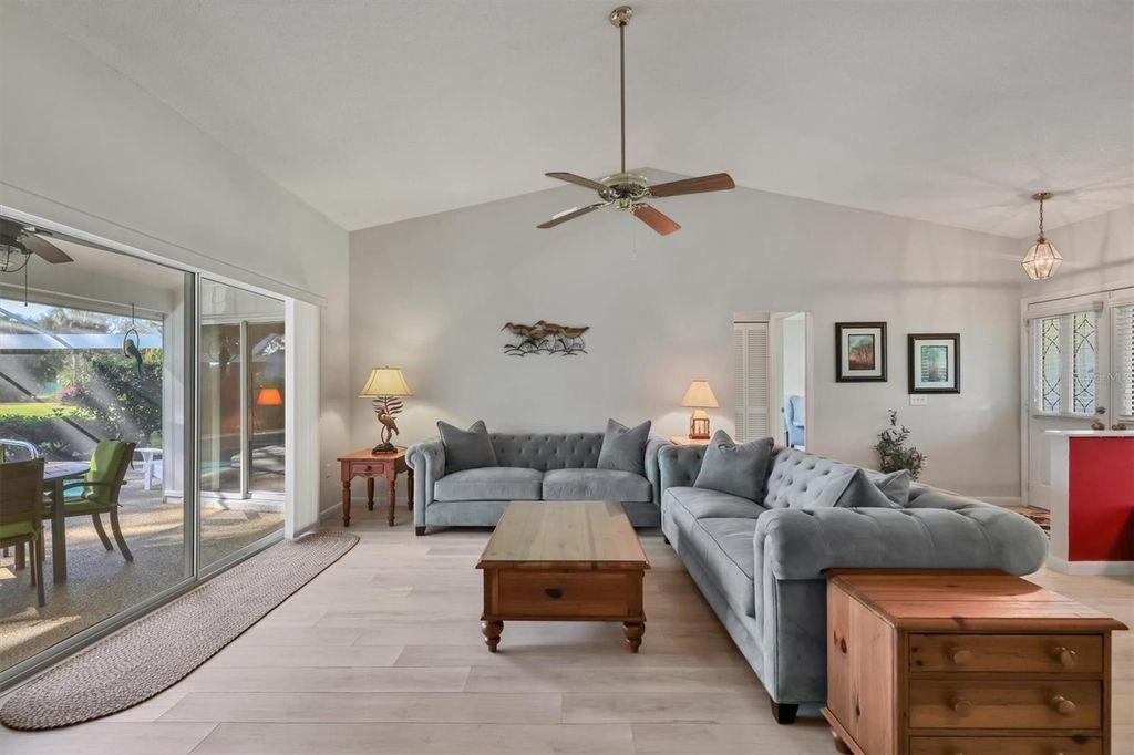 Image 5 of property listing at 5908 GARDEN LAKES MAJESTIC, Bradenton, FL 34203