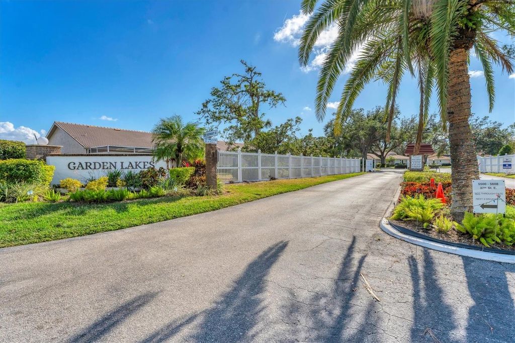 Image 44 of property listing at 5908 GARDEN LAKES MAJESTIC, Bradenton, FL 34203