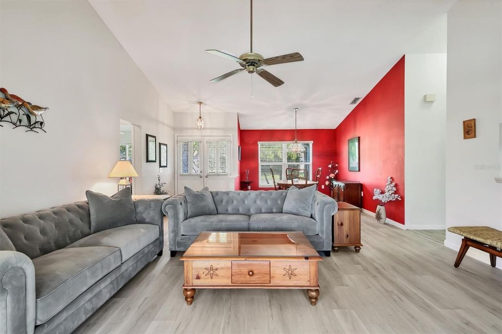 Image 7 of property listing at 5908 GARDEN LAKES MAJESTIC, Bradenton, FL 34203