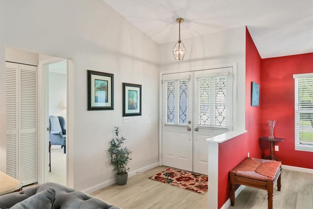 Image 9 of property listing at 5908 GARDEN LAKES MAJESTIC, Bradenton, FL 34203