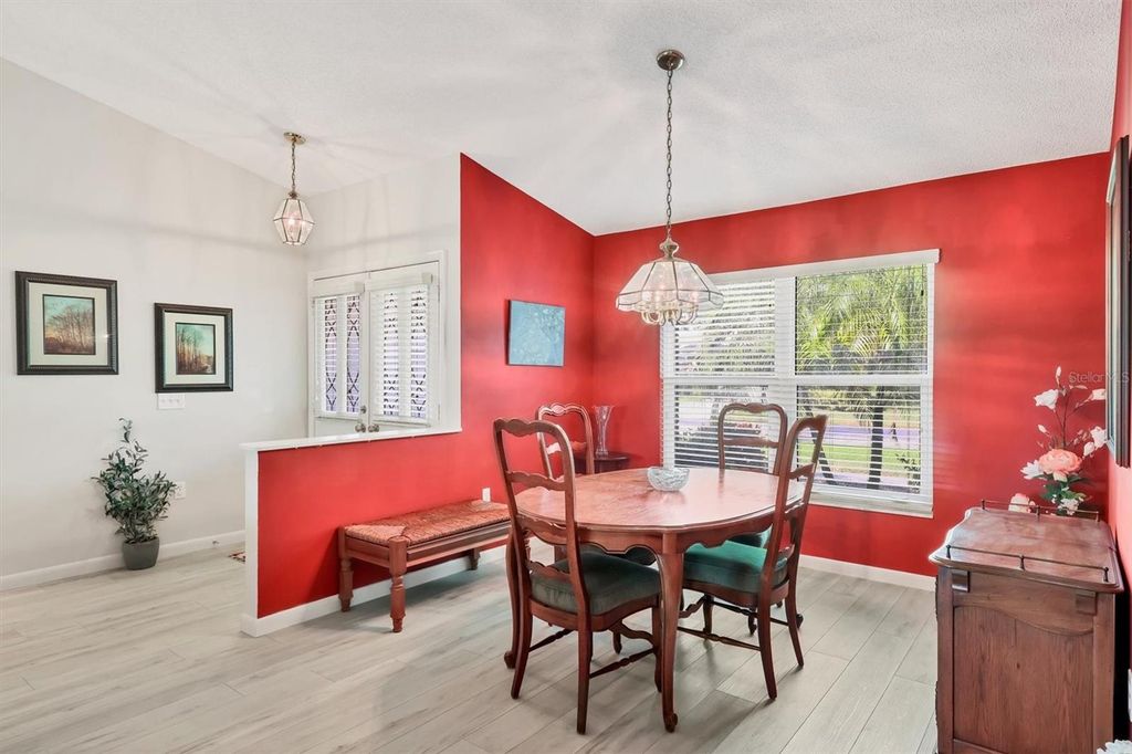 Image 10 of property listing at 5908 GARDEN LAKES MAJESTIC, Bradenton, FL 34203