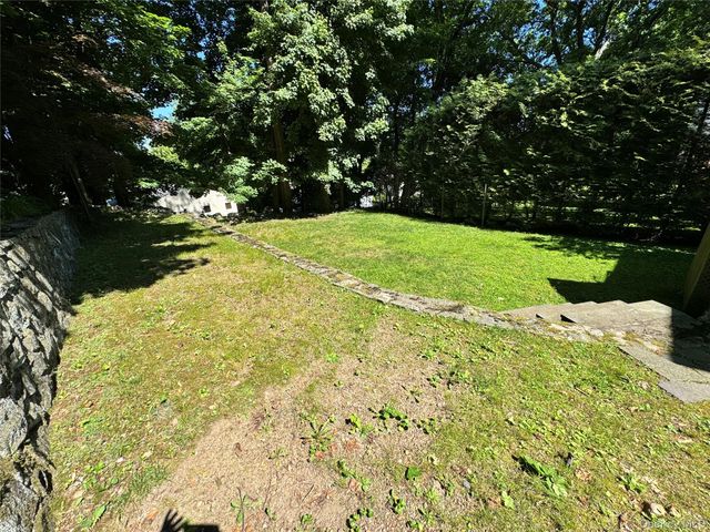 23 Chadwick Road, White Plains, NY 10604