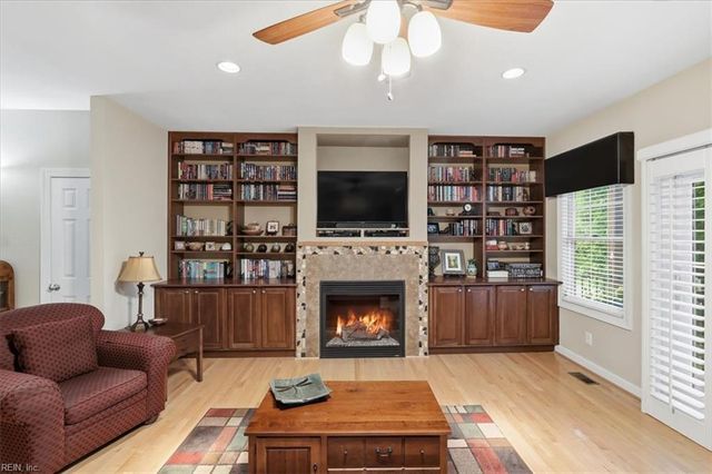 4620 Lake DR, Virginia Beach, VA 23455