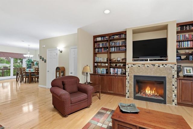 4620 Lake DR, Virginia Beach, VA 23455