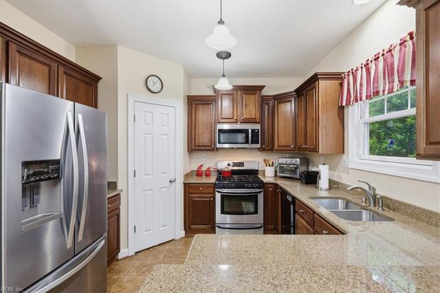4620 Lake DR, Virginia Beach, VA 23455