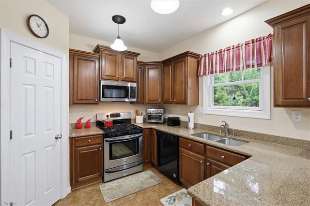4620 Lake DR, Virginia Beach, VA 23455