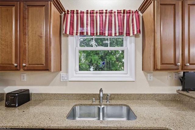 4620 Lake DR, Virginia Beach, VA 23455