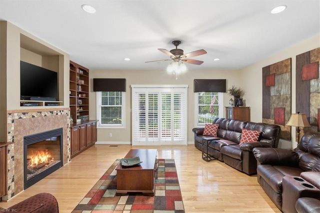 4620 Lake DR, Virginia Beach, VA 23455