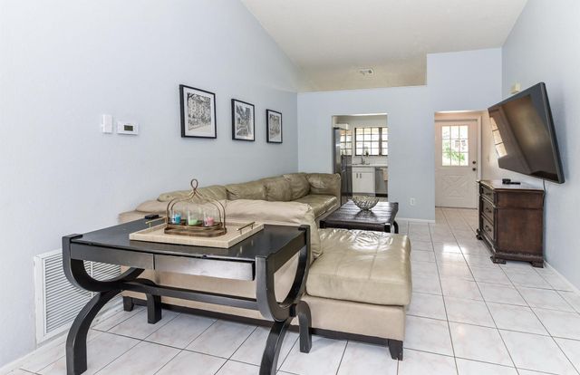 2210 SE Brekenridge Circle, Port St Lucie, FL 34952