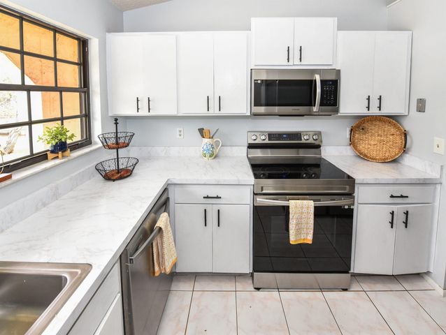 2210 SE Brekenridge Circle, Port St Lucie, FL 34952
