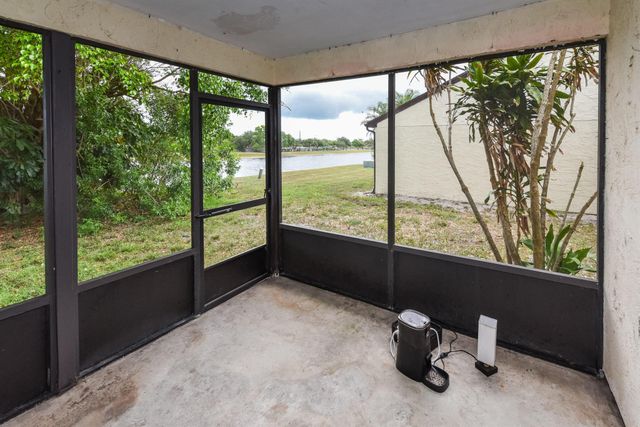 2210 SE Brekenridge Circle, Port St Lucie, FL 34952