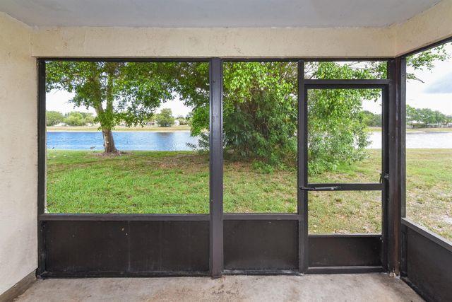 2210 SE Brekenridge Circle, Port St Lucie, FL 34952