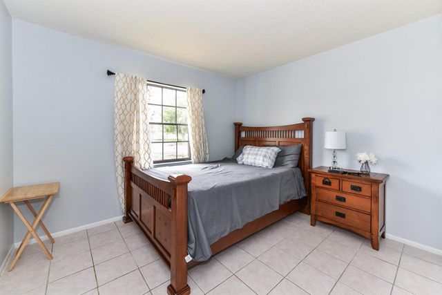 2210 SE Brekenridge Circle, Port St Lucie, FL 34952