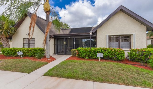 2210 SE Brekenridge Circle, Port St Lucie, FL 34952