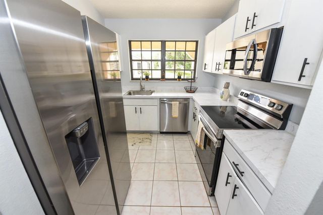 2210 SE Brekenridge Circle, Port St Lucie, FL 34952