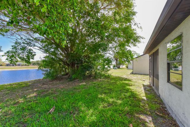2210 SE Brekenridge Circle, Port St Lucie, FL 34952