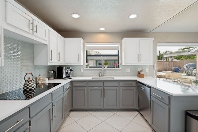 4120 W Creek Court, Dallas, TX 75287