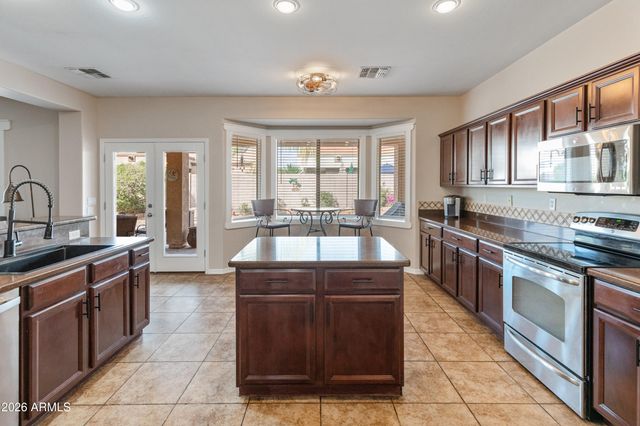 17470 W GELDING Drive, Surprise, AZ 85388