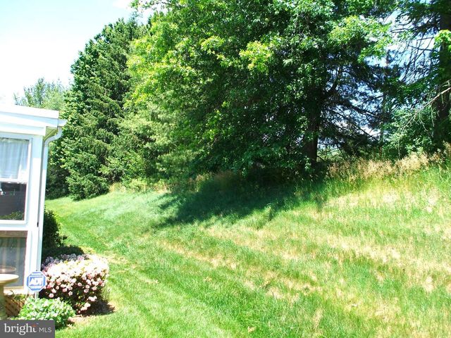 14 WOODBINE CT W, Harleysville, PA 19438