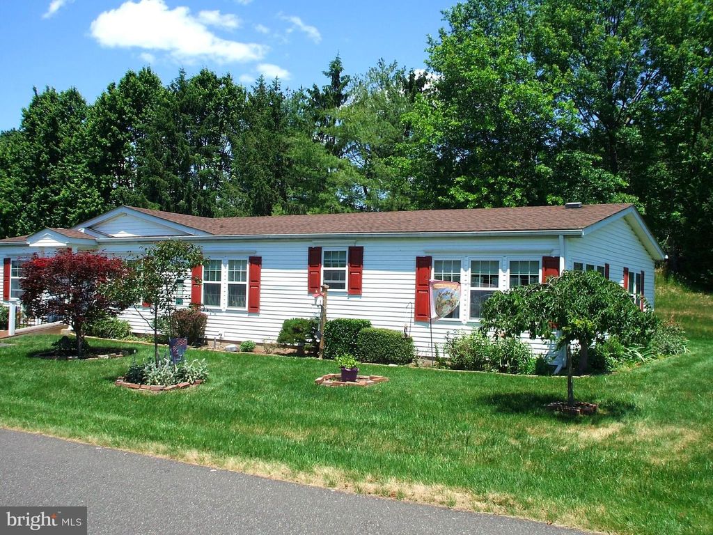 14 WOODBINE CT W, Harleysville, PA 19438