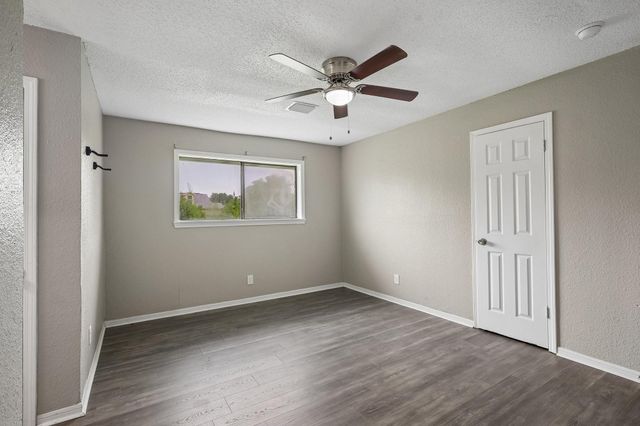 306 S Holmes Street, La Porte, TX 77571