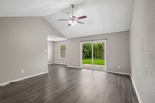 306 S Holmes Street, La Porte, TX 77571