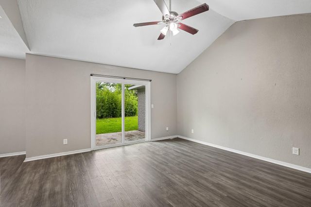 306 S Holmes Street, La Porte, TX 77571