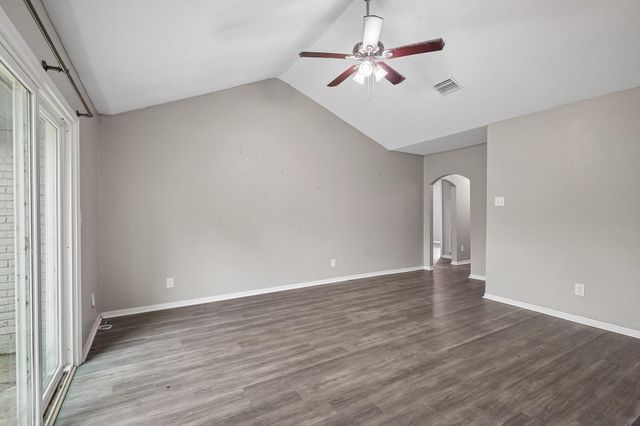 306 S Holmes Street, La Porte, TX 77571