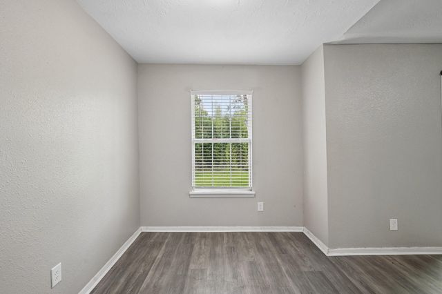 306 S Holmes Street, La Porte, TX 77571