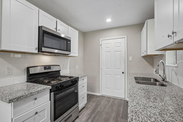 306 S Holmes Street, La Porte, TX 77571